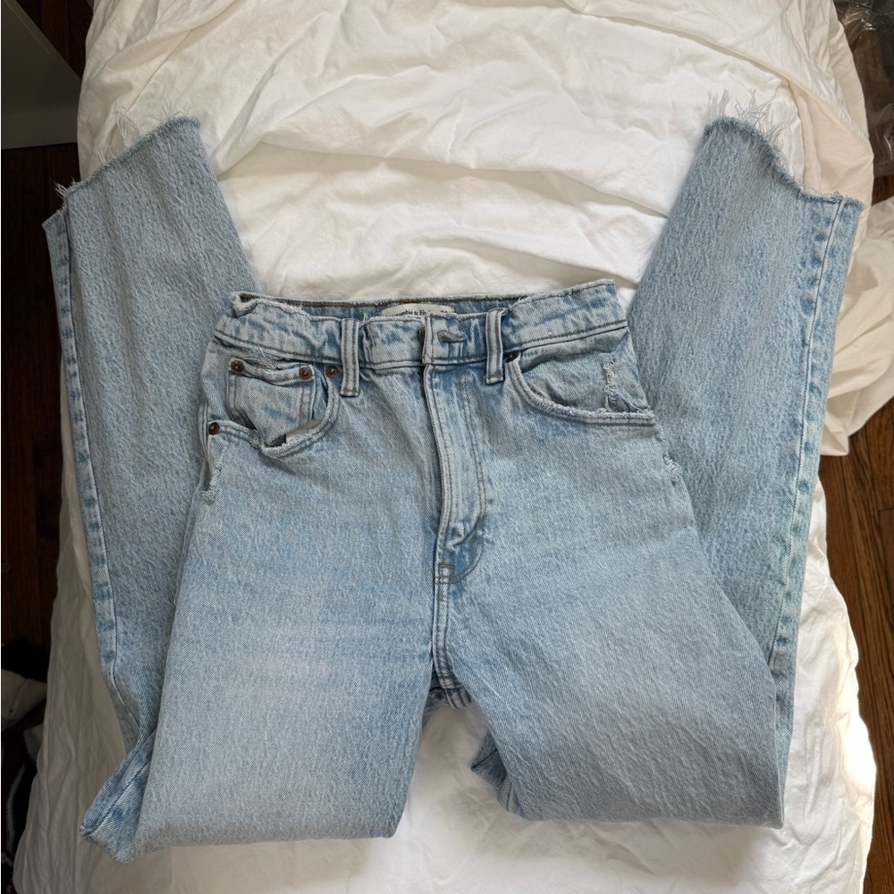 Abercrombie Ultra High Rise 90s Straight Jeans - Size 24